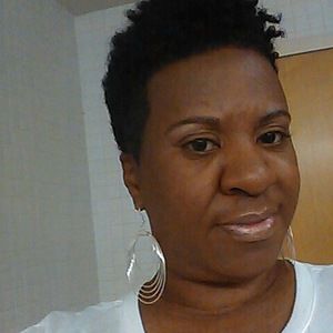 Meet your Posher, Lenora